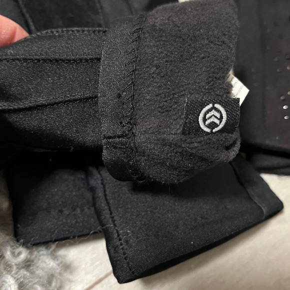 Isotoner Women's Black Spandex Stretch Cold Weather Gloves Fleece Lined, S/M - Picture 6 of 8